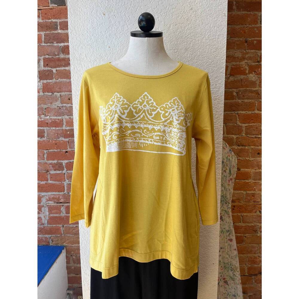 NEW FLUTTER women's crown tee in yellow